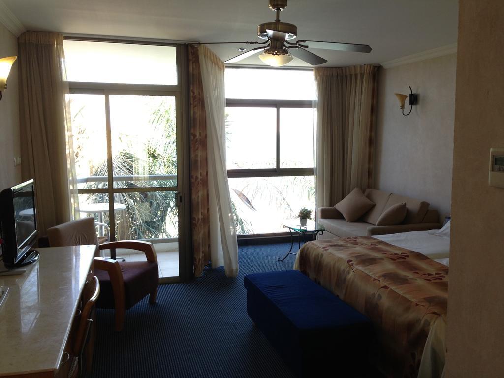 Ron Beach Hotel Tiberias Room photo