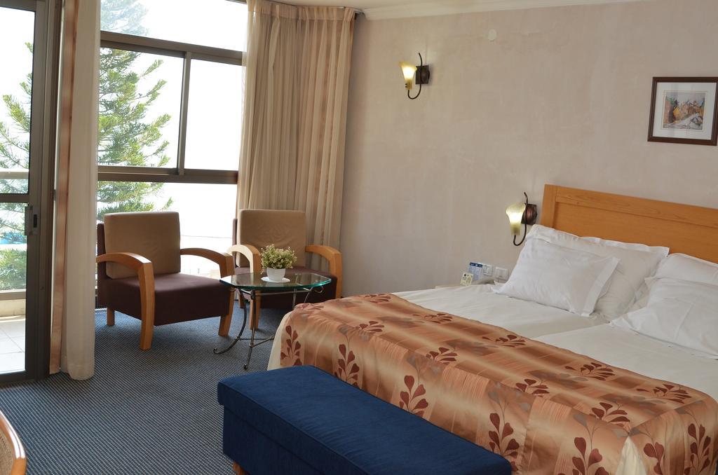 Ron Beach Hotel Tiberias Room photo